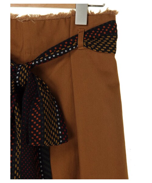 Green　Parks（グリーンパークス）の「・m SET2点 タックパンツ+スカーフベルト（パンツ・ブラック/キャメル/カーキ・F）」の4枚目の写真