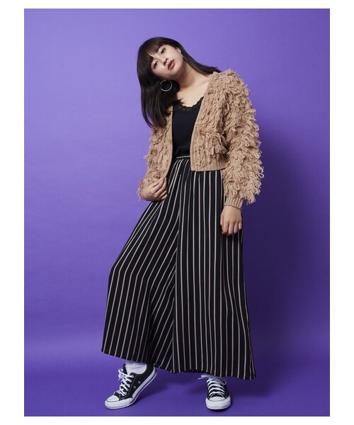 E hyphen world gallery（イーハイフンワールドギャラリー）の「モンスターニットショートトッパー（トップス・ブラック/レッド/ベージュ/ブルー・F）」の2枚目の写真