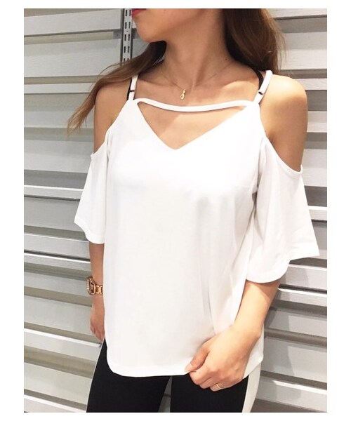 BARAK（バラク）の「ストラップデザインオフショルトップス（その他トップス・レディース・ブラック/ホワイト/レッド・FREE）」の2枚目の写真