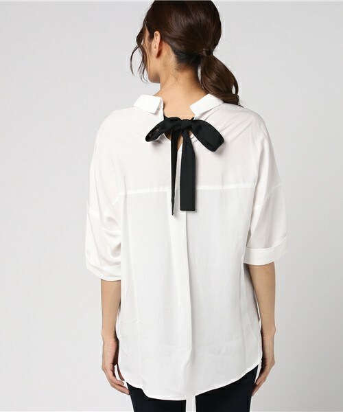 INTERPLANET(インタープラネット)の「BACKリボン抜き衿シャツ(シャツ/ブラウス・レディース・オフホワイト/カーキ/ネイビー・FREE)」の6枚目の写真