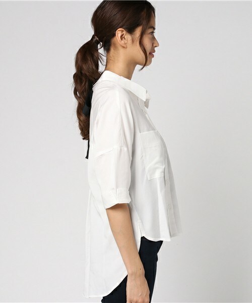 INTERPLANET(インタープラネット)の「BACKリボン抜き衿シャツ(シャツ/ブラウス・レディース・オフホワイト/カーキ/ネイビー・FREE)」の5枚目の写真