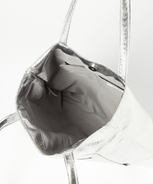 LOWRYS FARM（ローリーズファーム）の「★WEB先行予約アイテム★メタリックトート（バッグ・シルバー/ブラウンゴールド/ブルー）」の8枚目の写真