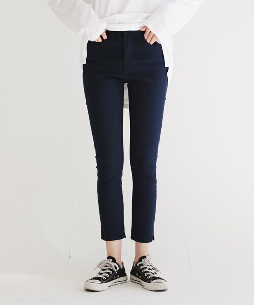DHOLIC(ディーホリック)の「7COLORSスリムストレッチパンツ(その他パンツ・レディース・ブラック/レッド/ホワイト/グレー/グリーン/その他/ベージュ・S/M/L)」の1枚目の写真