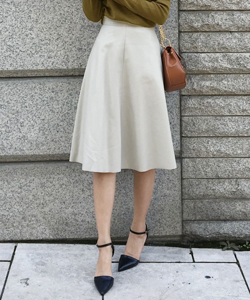 DHOLIC（ディーホリック）の「フェイクレザーフレアミディスカート（スカート・レディース・ブルー/ベージュ/ブラック・S/M）」の3枚目の写真