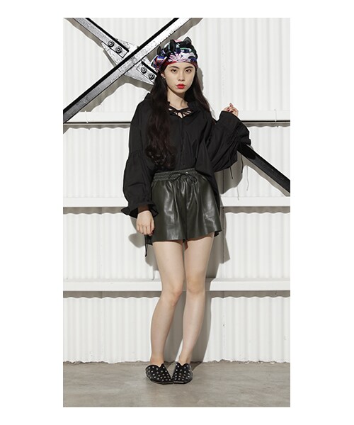 CHEER CLOSET（チアクローゼット）の「【るうこ】ギャザーフリルロングスリーブシャツ（シャツ/ブラウス・レディース・ホワイト/グレー/ブラック・F）」の2枚目の写真