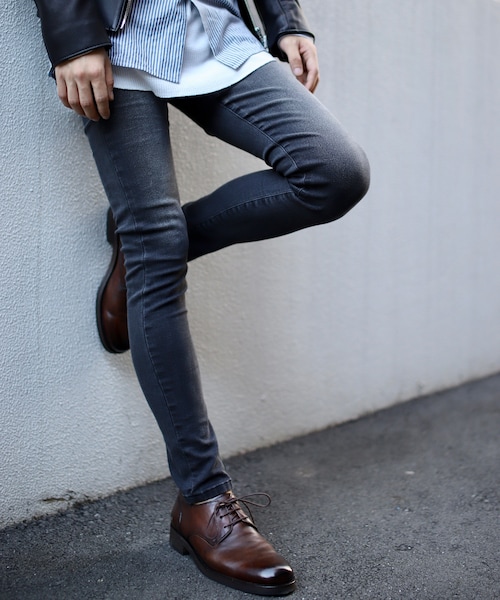 LIDNM(リドム)の「iSKOハイストレッチユーズドスキニー(デニムパンツ・メンズ・グレー・27, 29, 31)」の2枚目の写真