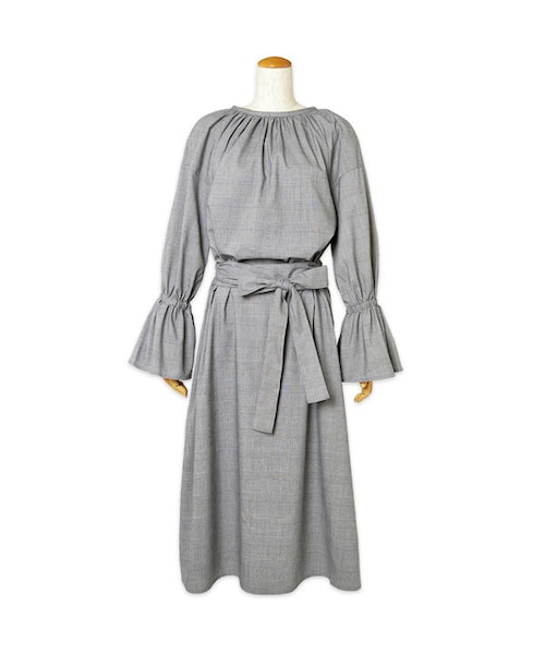 flower（フラワー）の「classic long onepiece ～ｸﾗｼｯｸﾛﾝｸﾞﾜﾝﾋﾟｰｽ（ワンピース・レディース・beige/gray・FREE）」の2枚目の写真