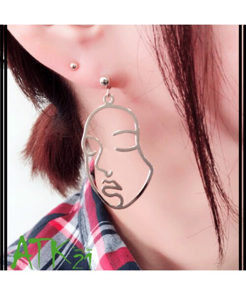 piyo、ピアス、顔、面白い、 no brand（ノーブランド）の「フェイスモチーフ ピアス スタッドピアス