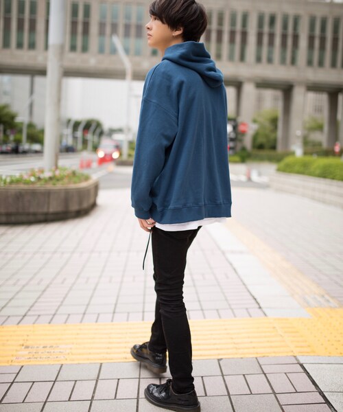 LIDNM（リドム）の「オフショルダーパーカー（パーカー・メンズ・デイープブルー・S、M、L）」の2枚目の写真