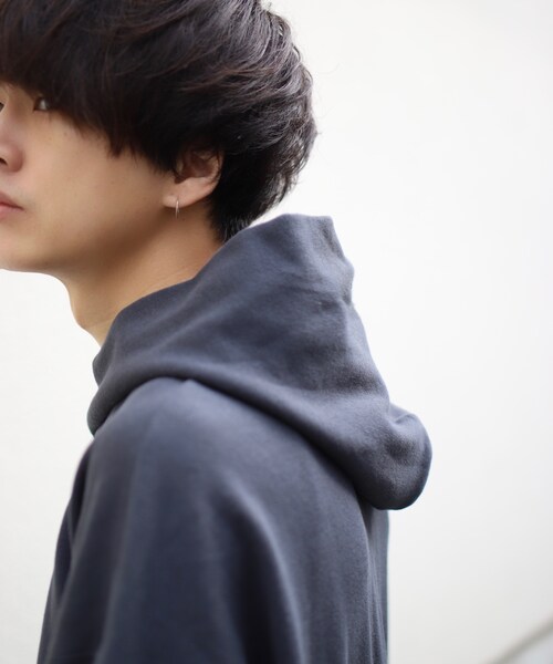 LIDNM(リドム)の「オフショルダーパーカー(パーカー・メンズ・グレー・S、M、L)」の2枚目の写真