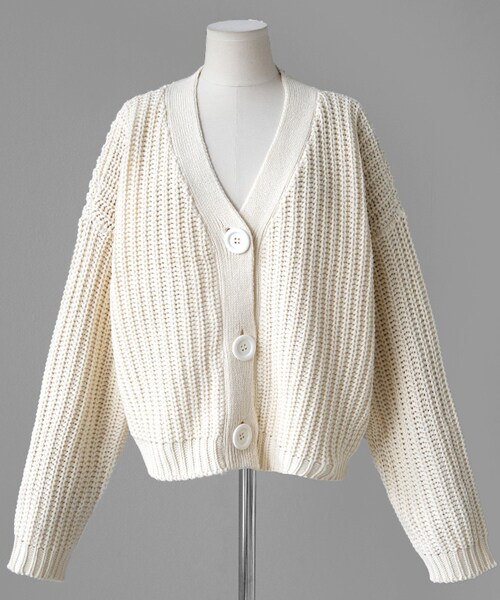 DHOLIC（ディーホリック）の「スリーボタンオーバーフィットニットカーディガン（カーディガン/ボレロ・レディース・ピンク/ブルー/ホワイト/ブラック・FREE）」の2枚目の写真