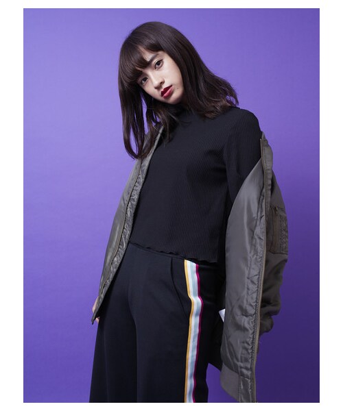 E hyphen world gallery（イーハイフンワールドギャラリー）の「M ラインジャージワイドパンツ（パンツ・ブラック/レッド/ネイビー・F）」の3枚目の写真