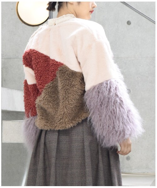 w closet（ダブルクローゼット）の「パッチワークボアブルゾン（ジャケット/アウター・レディース・オフホワイト×グレー/モカ×ピンク・FREE）」の7枚目の写真