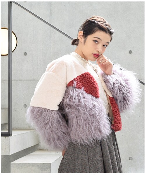 w closet（ダブルクローゼット）の「パッチワークボアブルゾン（ジャケット/アウター・レディース・オフホワイト×グレー/モカ×ピンク・FREE）」の4枚目の写真