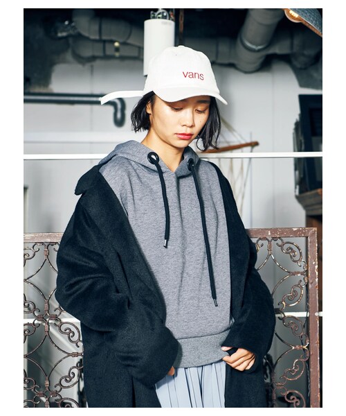 E hyphen world gallery（イーハイフンワールドギャラリー）の「VANSコーデュロイCAP（帽子・アイボリー/ブラック/ピンク/キャメル/ネイビー・F）」の2枚目の写真