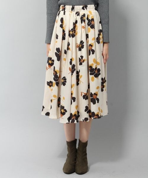 Andemiu（アンデミュウ）の「レトロフラワーＷゴムスカート（スカート・アイボリー/グリーン）」の5枚目の写真