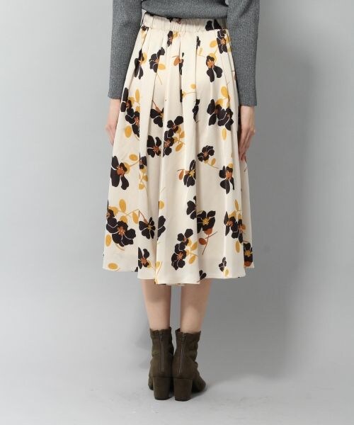 Andemiu（アンデミュウ）の「レトロフラワーＷゴムスカート（スカート・アイボリー/グリーン）」の7枚目の写真