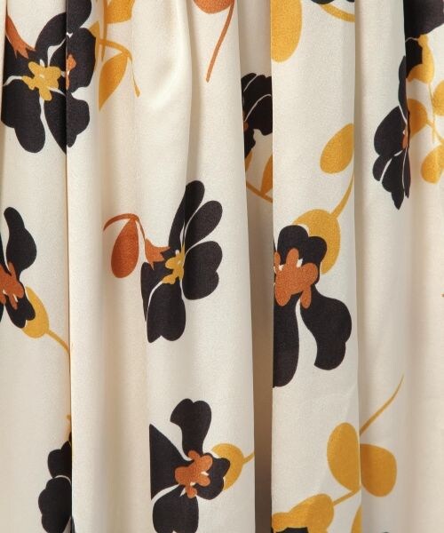 Andemiu（アンデミュウ）の「レトロフラワーＷゴムスカート（スカート・アイボリー/グリーン）」の10枚目の写真