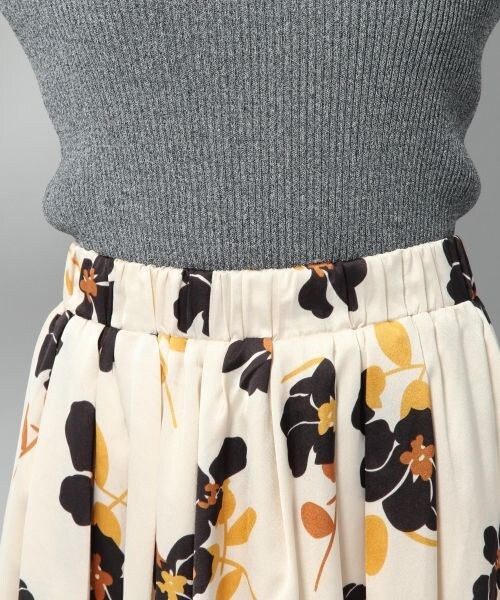 Andemiu（アンデミュウ）の「レトロフラワーＷゴムスカート（スカート・アイボリー/グリーン）」の8枚目の写真