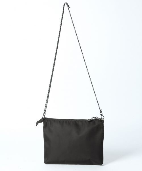 RAGEBLUE（レイジブルー）の「リバーシブルサコッシュFW（バッグ・オフホワイト/ブラック/グレー/ブラウン）」の7枚目の写真