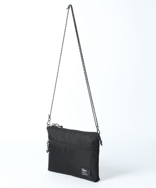 RAGEBLUE（レイジブルー）の「リバーシブルサコッシュFW（バッグ・オフホワイト/ブラック/グレー/ブラウン）」の6枚目の写真