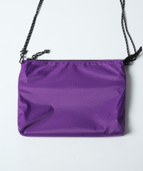 RAGEBLUE（レイジブルー）の「リバーシブルサコッシュFW（バッグ・オフホワイト/ブラック/グレー/ブラウン）」の14枚目の写真