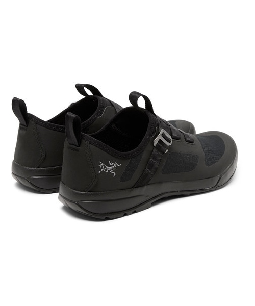 ARC'TERYX（アークテリクス）の「Arc'teryx Arakys Canvas Hiking Sneakers（スニーカー・メンズ・Black・UK9/UK7.5/UK7/UK10.5/UK10/UK8/UK11）」の2枚目の写真