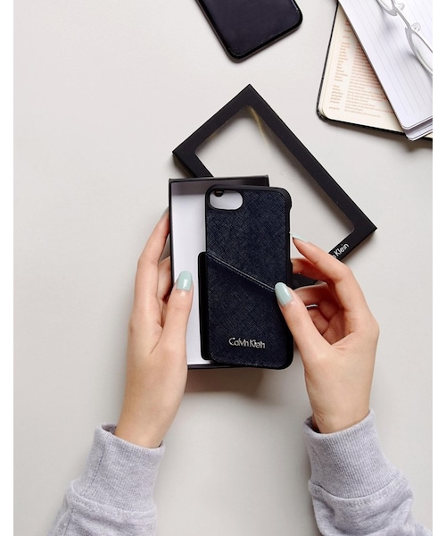 Calvin Klein(カルバン・クライン)の「Calvin Klein Iphone 7 Phone Case with Logo(生活家電・レディース・Black・One Size)」の3枚目の写真