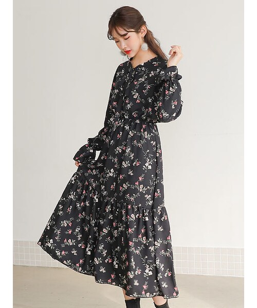 KORMARCH(コマチ)の「ネックストラップフローラルロングワンピース(ワンピース・レディース・その他・FREEサイズ)」の1枚目の写真