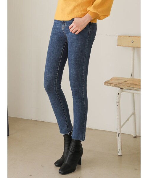 KORMARCH(コマチ)の「カットラインポイントデニムスキニーパンツ(デニムパンツ・レディース・その他・Lサイズ,Mサイズ,Sサイズ)」の1枚目の写真
