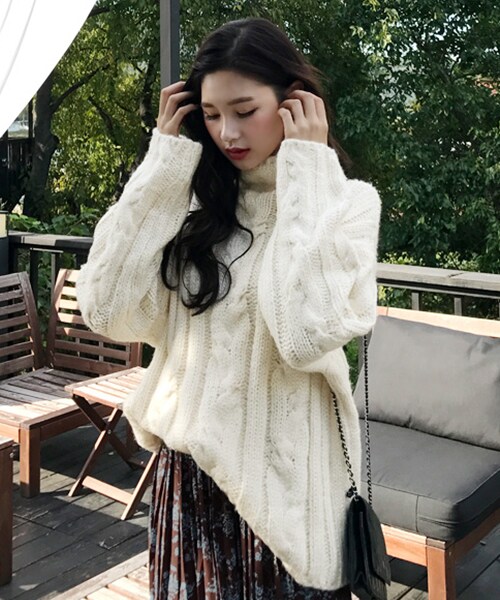 DHOLIC(ディーホリック)の「モックネックツイストニットプルオーバー(ニット/セーター・レディース・ホワイト/ピンク/グリーン/ベージュ・FREE)」の1枚目の写真