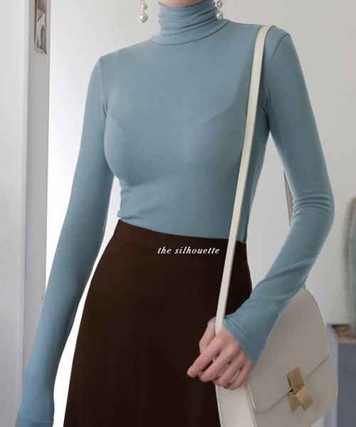 DHOLIC(ディーホリック)の「5COLORSスリムフィットハイネックTシャツ(Tシャツ/カットソー・レディース・ブルー/グレー/ブラック/ホワイト/レッド・FREE)」の1枚目の写真