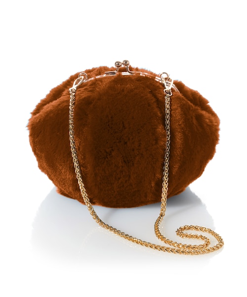 GRL（グレイル）の「がま口エコファーポシェットバッグ（ショルダーバッグ・レディース・ブルー/ブラック/グレー/アイボリー/ピンク/キャメル・F）」の4枚目の写真