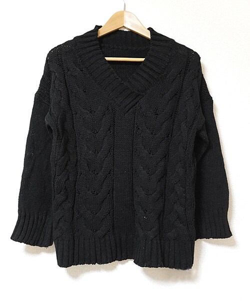 Tiffee SELECT(ティフィーセレクト)の「Vネックローゲージケーブルニットセーター(ニット/セーター・レディース・ブラック/ホワイト/グレー・Free)」の6枚目の写真