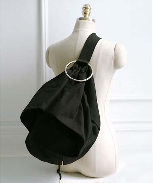 DINT(ディント)の「シェイズゴールドリングバックパック(バックパック/リュック・レディース・Black・one size)」の1枚目の写真