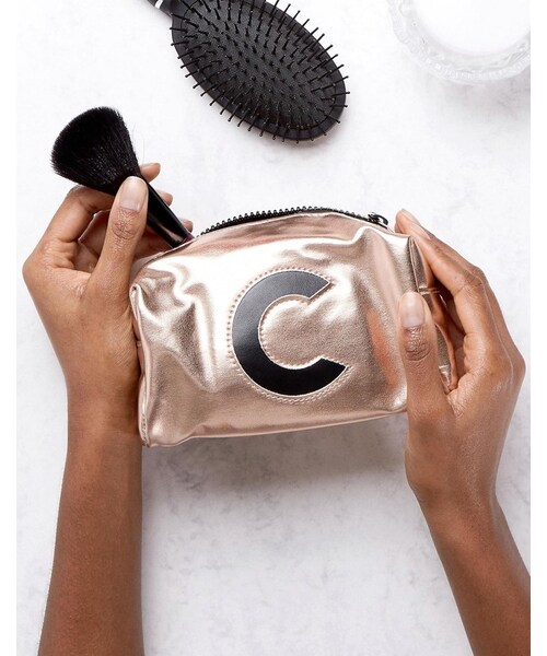 New Look（ニュールック）の「New Look C Initial Makeup Bag（メイクブラシ）」 WEAR