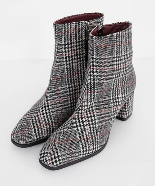 DHOLIC（ディーホリック）の「2TYPEスリムミドルヒールアンクルブーツ（ブーツ・レディース・ブラック/グレー/ブラウン/レッド・225/230/235/240/245/250）」の2枚目の写真