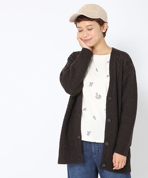 studio CLIP（スタディオクリップ）の「3ゲージケーブルビッグカーディガン（トップス・ライトグレー/チャコール/ベージュ/ダークブラウン）」の4枚目の写真