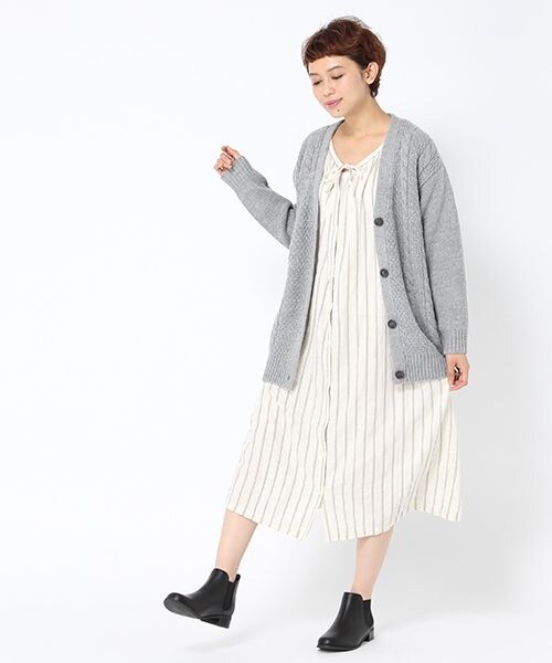studio CLIP（スタディオクリップ）の「3ゲージケーブルビッグカーディガン（トップス・ライトグレー/チャコール/ベージュ/ダークブラウン）」の5枚目の写真