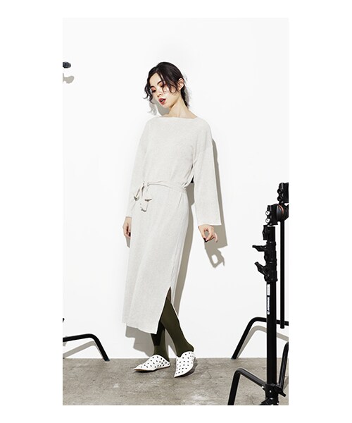 CHEER CLOSET(チアクローゼット)の「【るうこ】ロングレングスウエストリボンニットワンピース(ワンピース・レディース・ホワイト/グレー・F)」の1枚目の写真