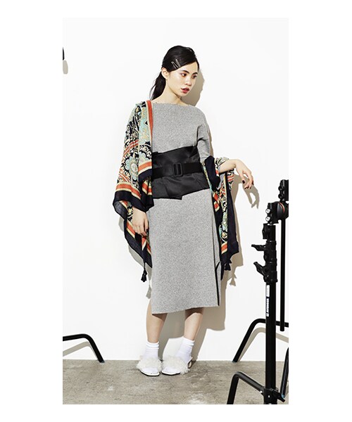 CHEER CLOSET(チアクローゼット)の「【るうこ】ロングレングスウエストリボンニットワンピース(ワンピース・レディース・ホワイト/グレー・F)」の2枚目の写真