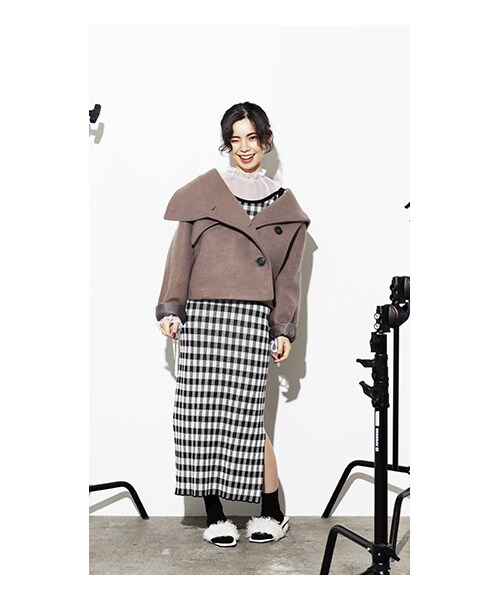 CHEER CLOSET（チアクローゼット）の「【るうこ】ボリュームカラーショートレングスコート（ピーコート・レディース・ベージュ/ブラウン/ブラック・F）」の3枚目の写真