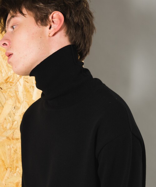 LIDNM(リドム)の「ミラノリブオフショルダータートル(ニット/セーター・メンズ・ブラック・S.M.L)」の5枚目の写真
