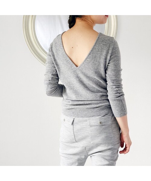1 001(イチゼロゼロイチ)の「1 001(イチゼロゼロイチ) カシミア混バックVネックニット(ニット/セーター・レディース・ブラウン/ブラック/グレー・38(M))」の3枚目の写真