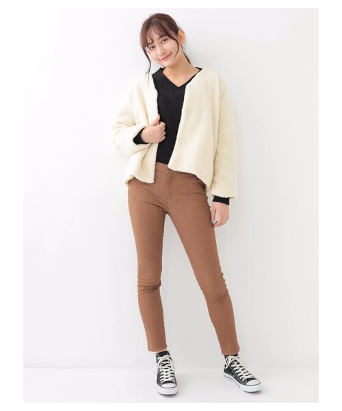 earth music&ecology（アースミュージックアンドエコロジー）の「・ボアショートコート（ジャケット/アウター・アイボリー/ブラック/キャメル・F）」の2枚目の写真