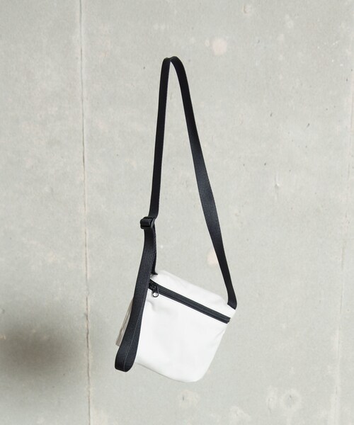 LIDNM(リドム)の「ソフトテンセルクロスミニサコッシュ(ショルダーバッグ・メンズ・ホワイト・F)」の1枚目の写真