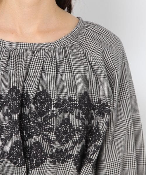 studio CLIP（スタディオクリップ）の「ウエストマークコットンアソート刺繍ブラウス（トップス・ギンガムチェック×ホワイト/グレンチェック×ブラック/ウィンドウペン×ネイビー）」の9枚目の写真