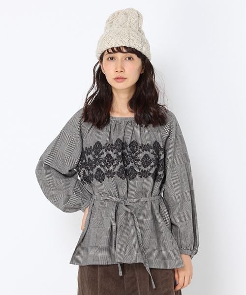 studio CLIP（スタディオクリップ）の「ウエストマークコットンアソート刺繍ブラウス（トップス・ギンガムチェック×ホワイト/グレンチェック×ブラック/ウィンドウペン×ネイビー）」の2枚目の写真