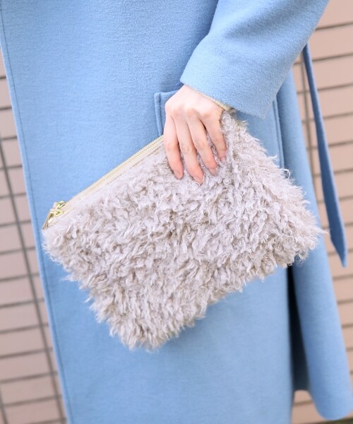 GLOBAL WORK（グローバルワーク）の「アソートファークラッチ（バッグ・オフホワイト(プードルファー)/オフホワイト/ブラック(プードルファー)/グレー(プードルファー)/ブラウン）」の4枚目の写真