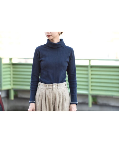sneeuw(スニュウ)の「sneeuw タートルプルオーバー navy(ニット/セーター・レディース・ブルー・FREE)」の1枚目の写真